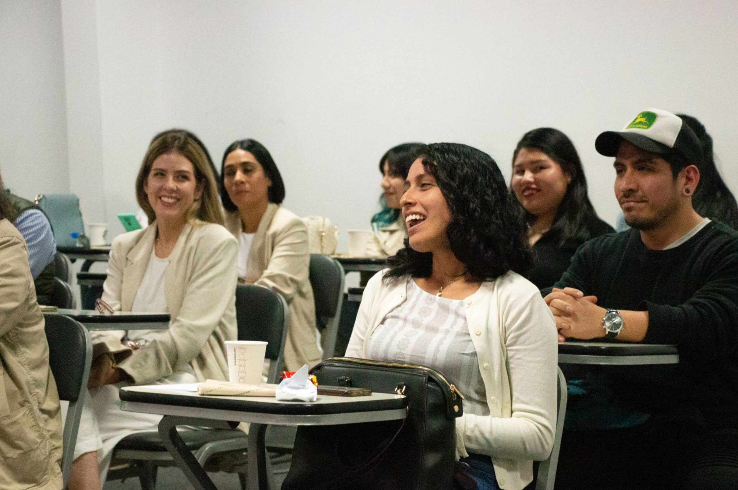 Becas y oportunidades de financiamiento para estudiar publicidad y marketing en nuestro instituto